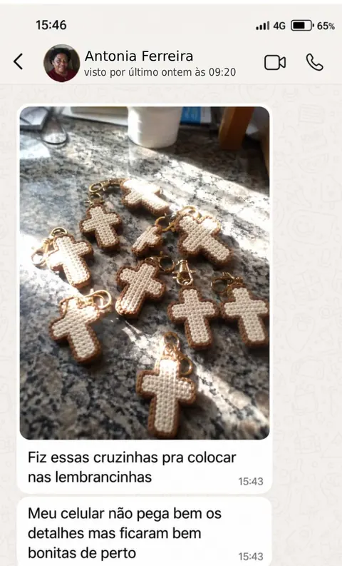 Depoimento de Antonia com cruzinhas feitas em crochê